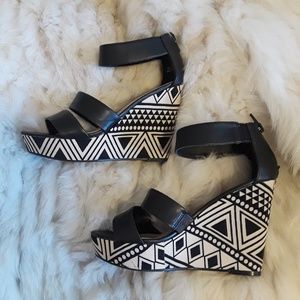 Black Strap Wedges